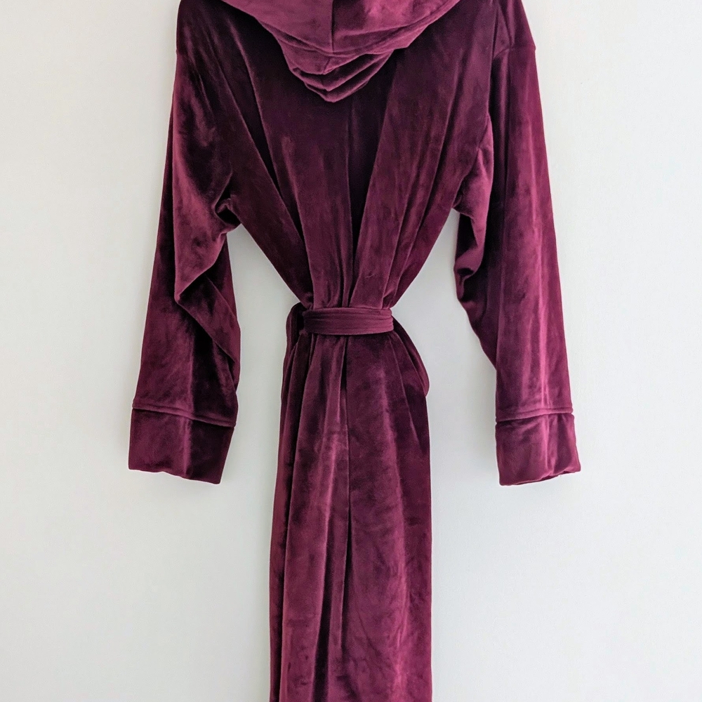 Luxurious Purple Velvet Robe - Picture 4 of 7